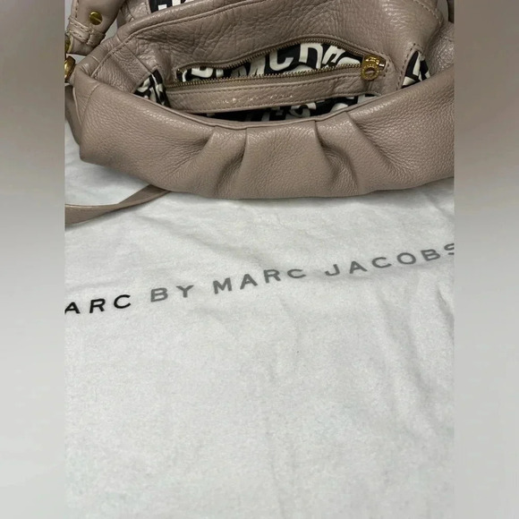 MARC JACOBS LIL UKITA DIRTY MARTINI TAUPE LEATHER CROSSBODY SHOULDER BAG - Picture 11 of 15